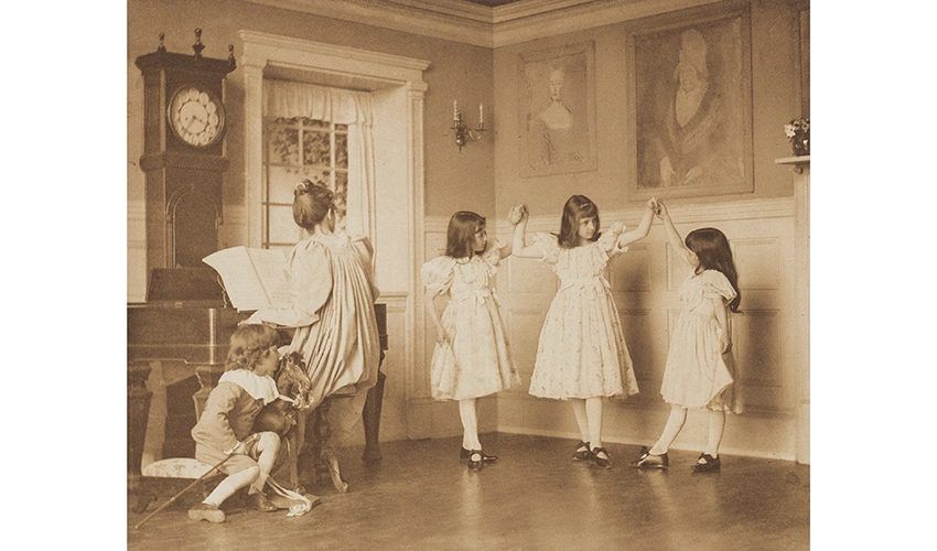 Stage Craft: Pictorialist Photography and Performance